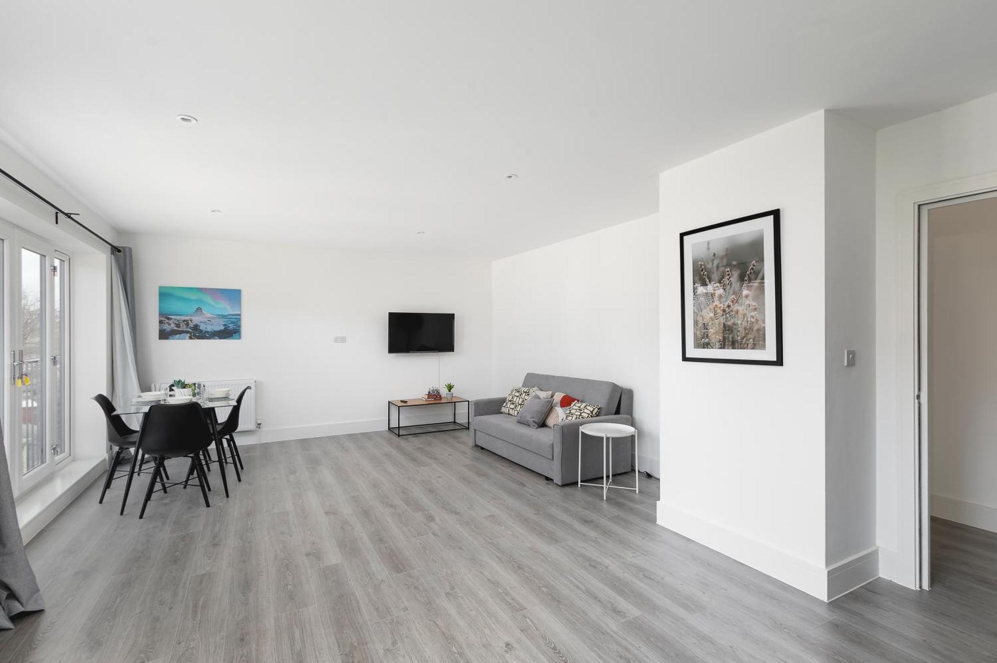 Cozy Apartments With King Size Beds Near Enfield Town & Chase Farm Train Stations With Wifi And Parking 외부 사진