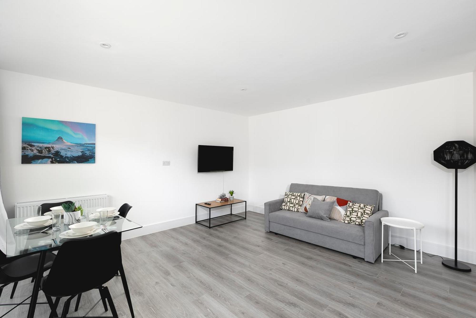 Cozy Apartments With King Size Beds Near Enfield Town & Chase Farm Train Stations With Wifi And Parking 외부 사진