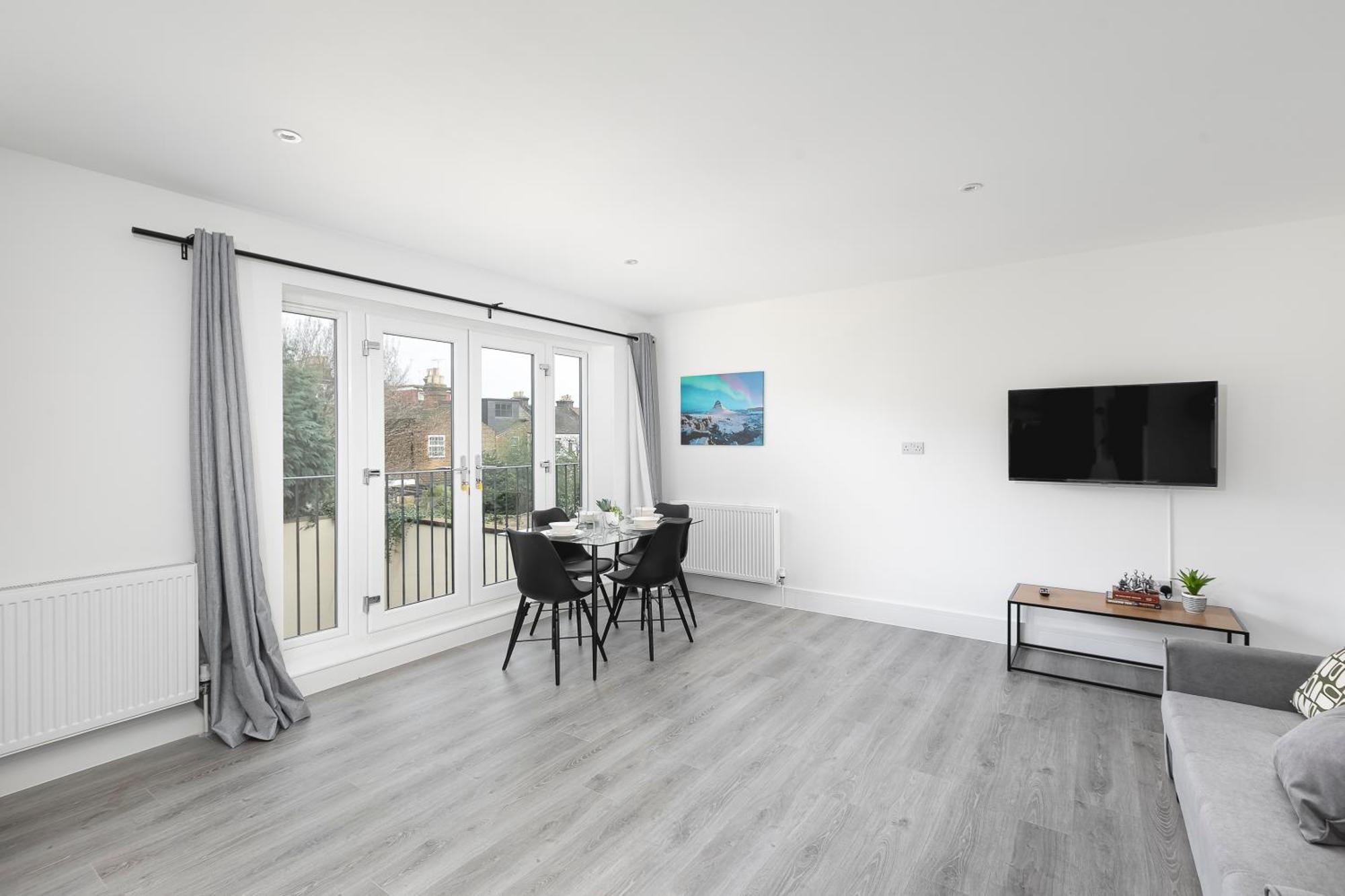 Cozy Apartments With King Size Beds Near Enfield Town & Chase Farm Train Stations With Wifi And Parking 외부 사진