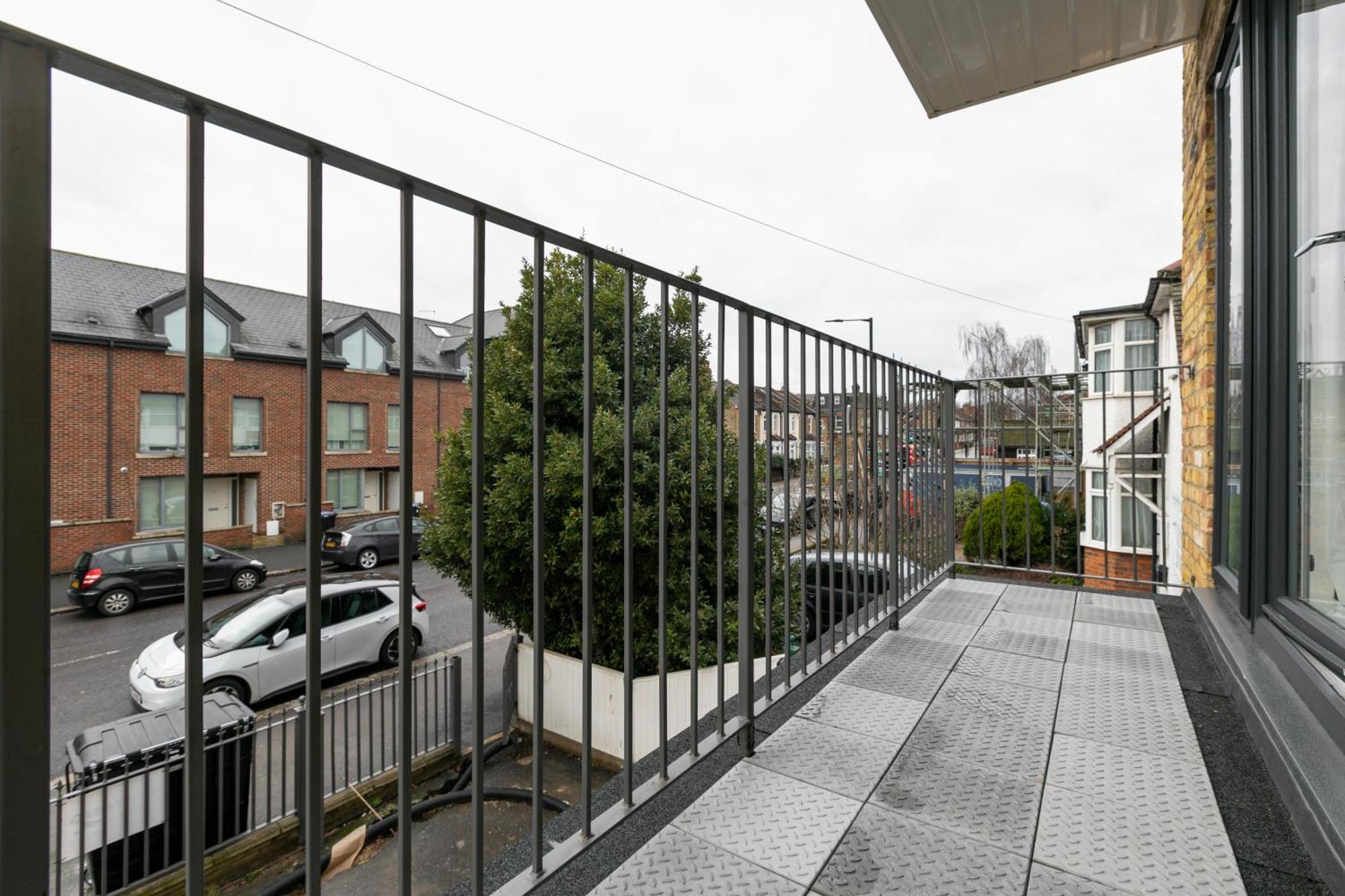 Cozy Apartments With King Size Beds Near Enfield Town & Chase Farm Train Stations With Wifi And Parking 외부 사진