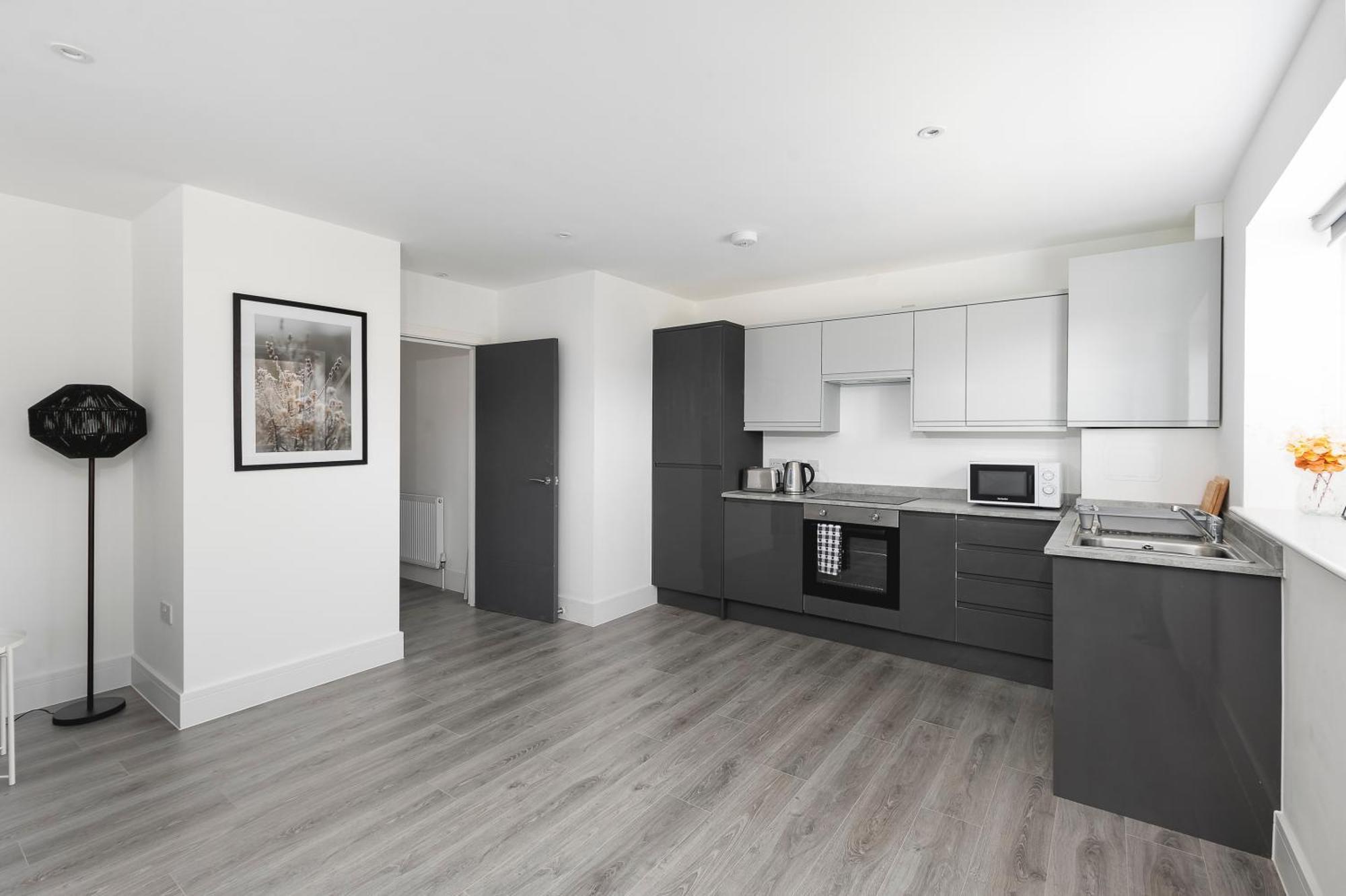 Cozy Apartments With King Size Beds Near Enfield Town & Chase Farm Train Stations With Wifi And Parking 외부 사진